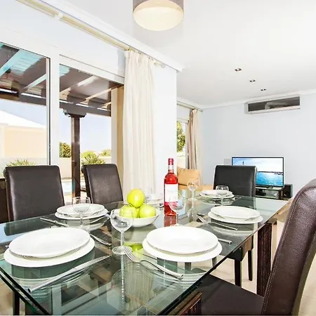 Playa Blanca Sleeps 8 Pool Air Con Wifi Villa Playa Blanca (Lanzarote)