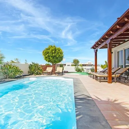 Playa Blanca Sleeps 8 Pool Air Con Wifi Villa *